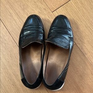 Vionic Black Leather Women’s Slip-Ons
